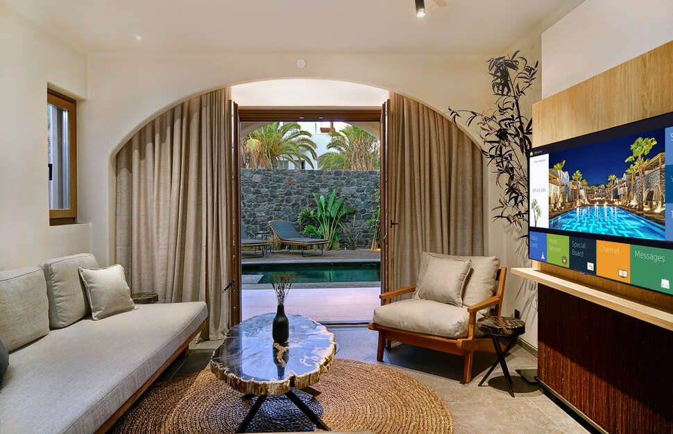 Hotelkamer in Raddison Blu Zaffron Resort in Kamari, Griekenland foto 3